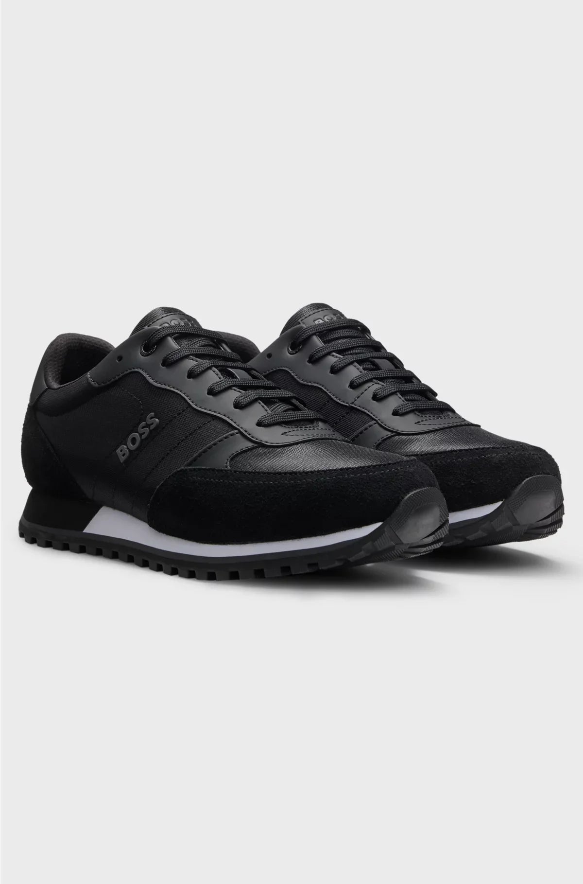 SCARPE DA GINNASTICA ISPIRATE AL MONDO DEL RUNNING CON DETTAGLI IN SIMILPELLE