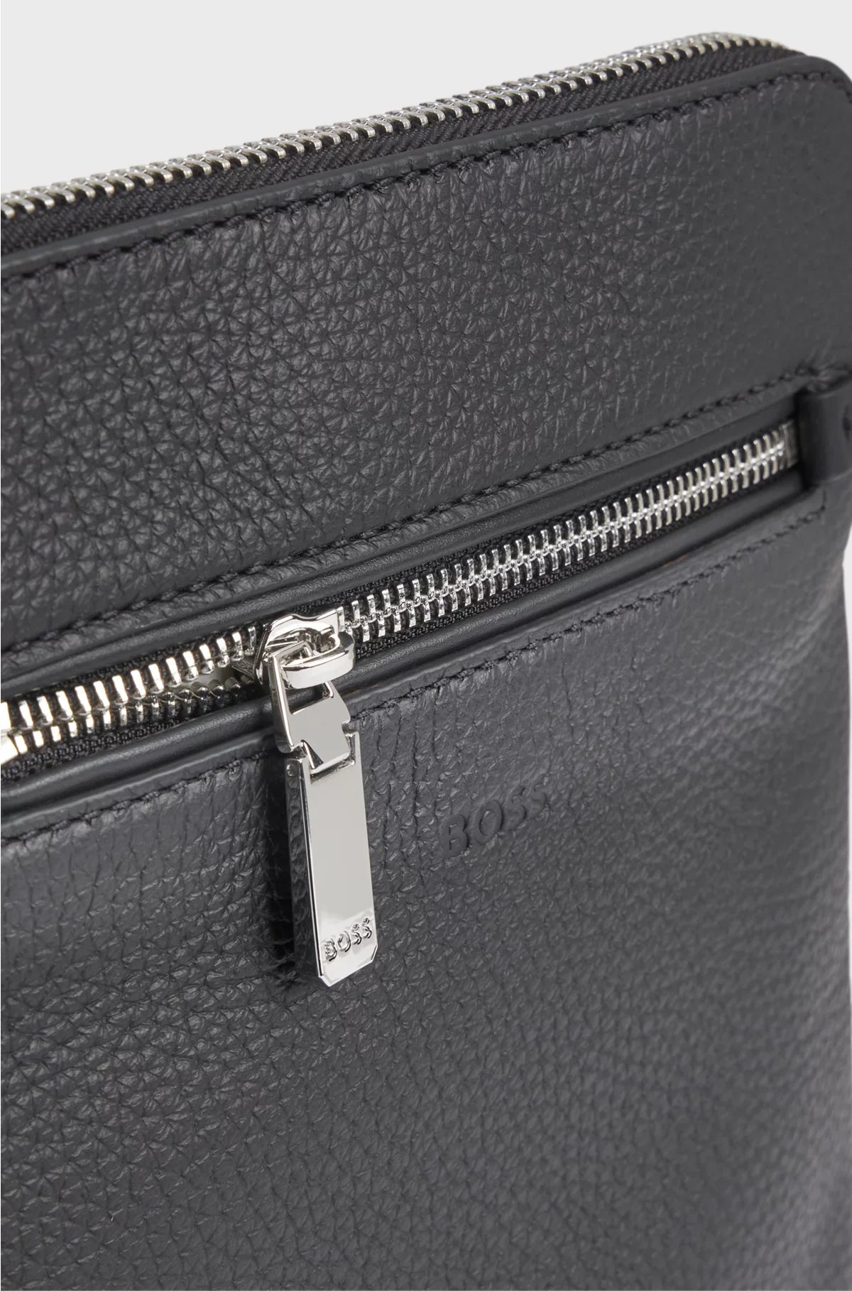 BORSA A BUSTA IN PELLE ITALIANA GRANA CON LOGO GOFFRATO