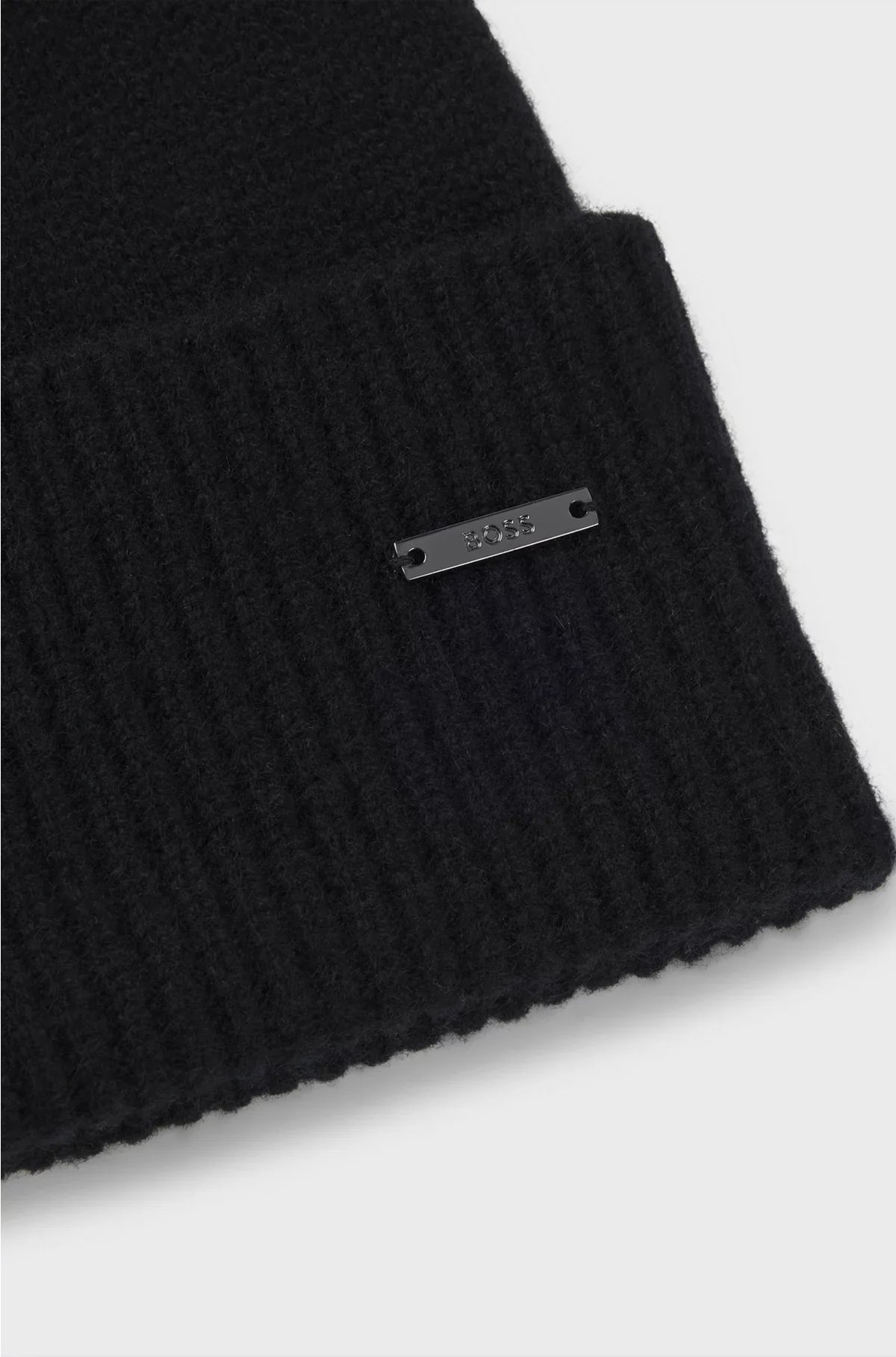 CASHMERE BEANIE HAT WITH LOGO PLAQUE