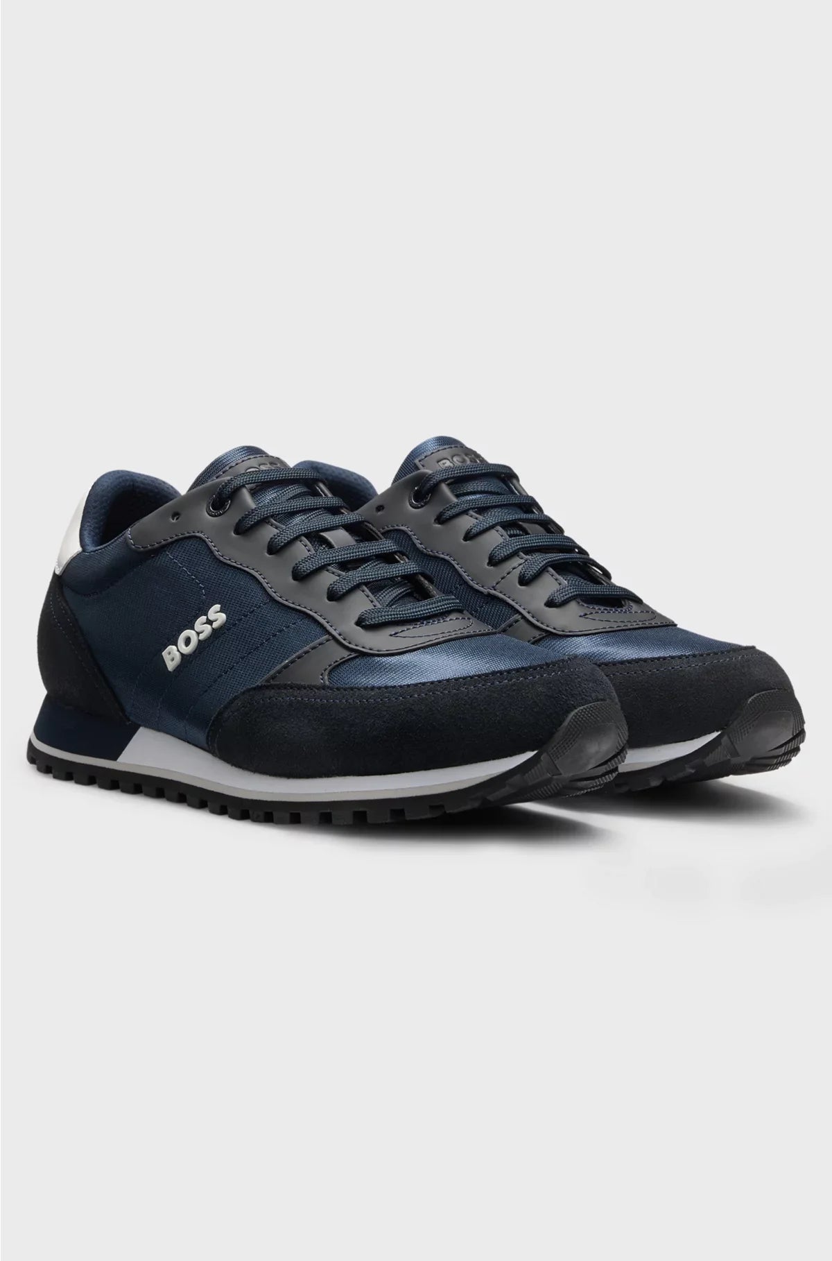SCARPE DA GINNASTICA ISPIRATE AL MONDO DEL RUNNING CON DETTAGLI IN SIMILPELLE