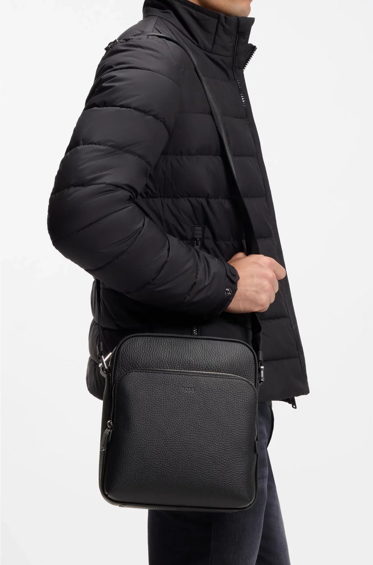 REPORTER BAG IN GRAINED ITALIAN LEATHER WITH EMBOSSED LOGO
