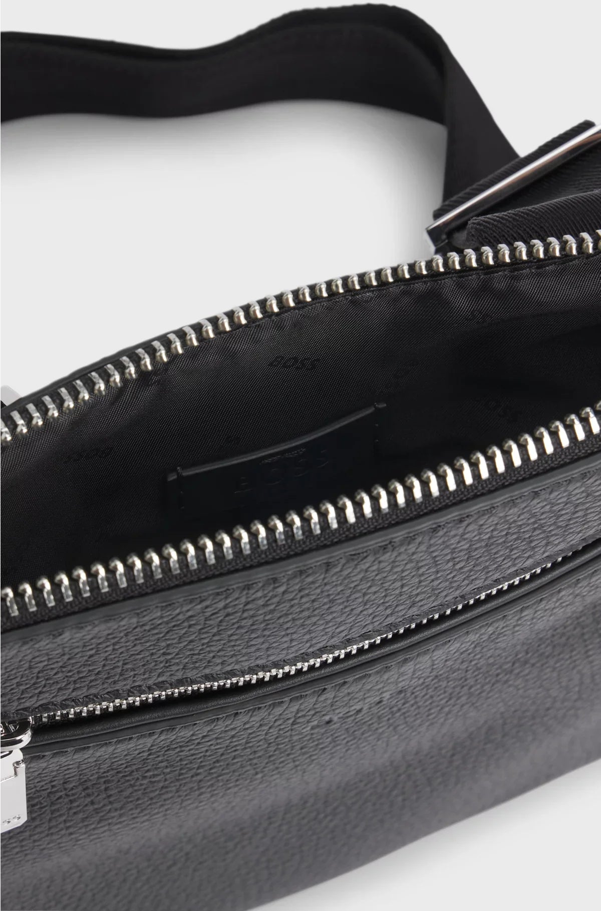 BORSA A BUSTA IN PELLE ITALIANA GRANA CON LOGO GOFFRATO