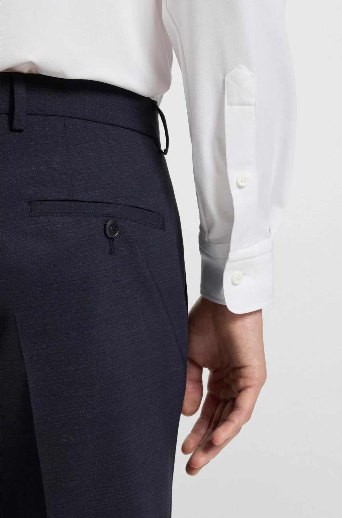 SLIM-FIT SHIRT IN STRUCTURED PERFORMANCE-STRETCH FABRIC