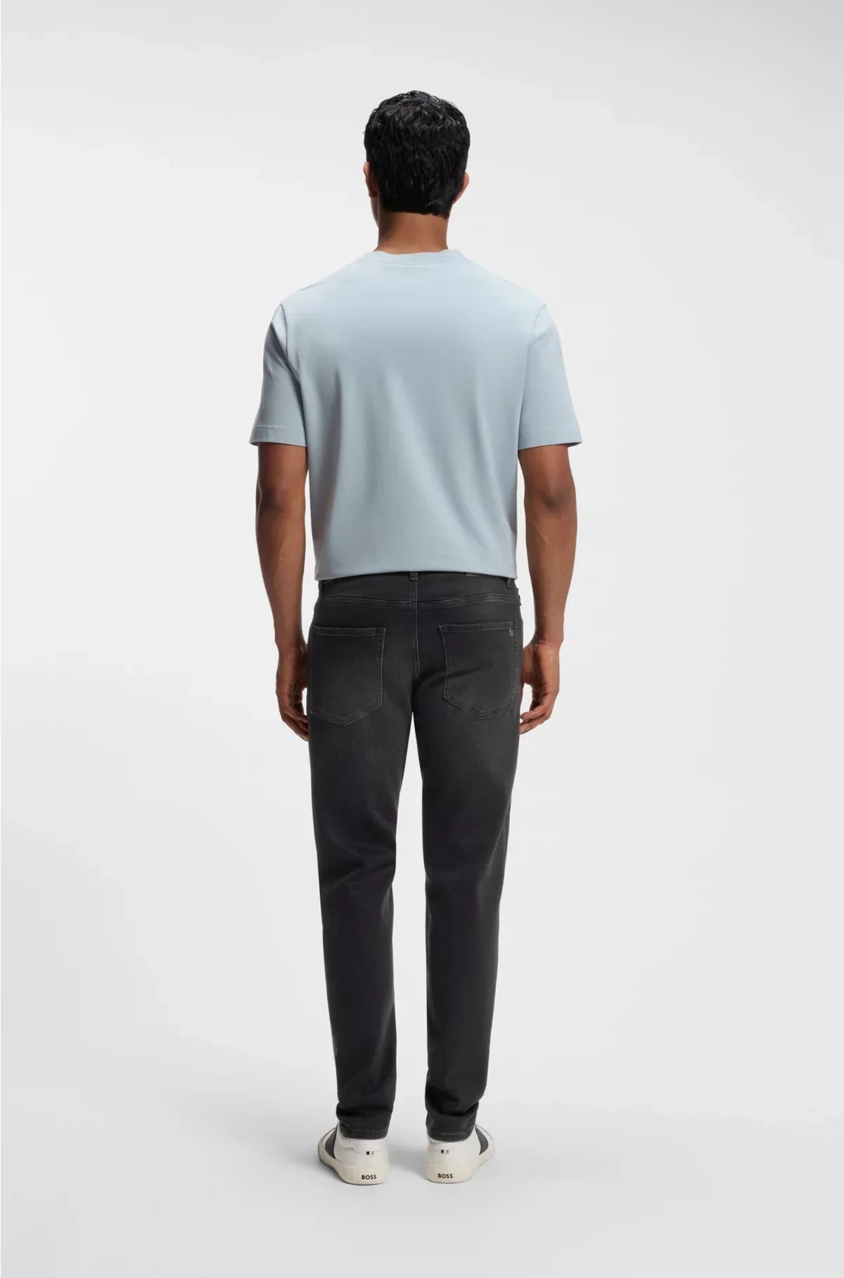 TAPERED-FIT JEANS IN BLACK COMFORT-STRETCH DENIM
