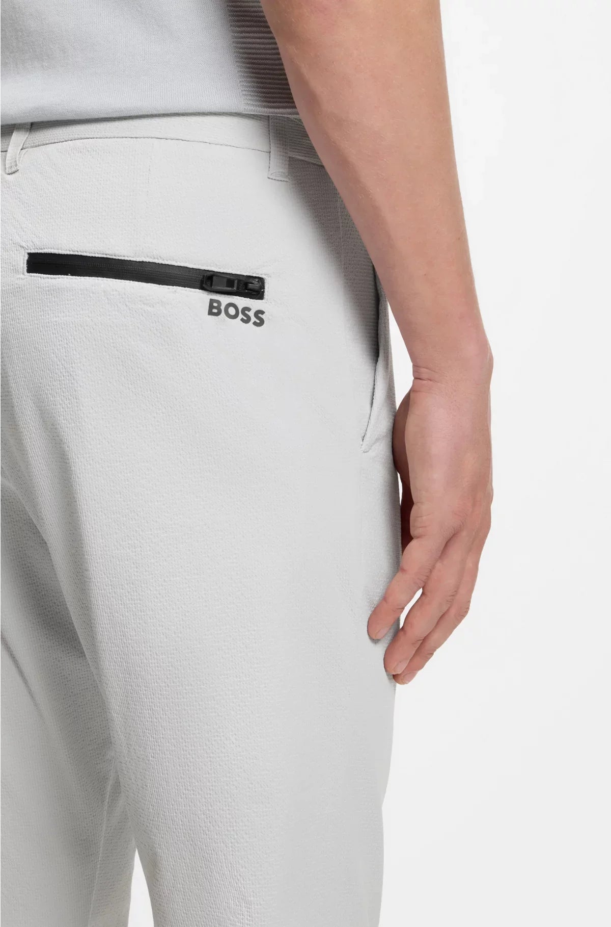 SLIM-FIT CHINOS IN STRETCH SEERSUCKER