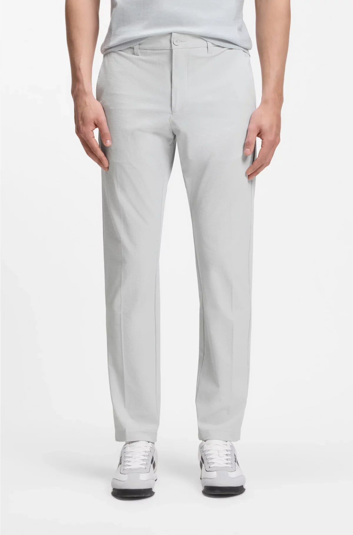 SLIM-FIT CHINOS IN STRETCH SEERSUCKER
