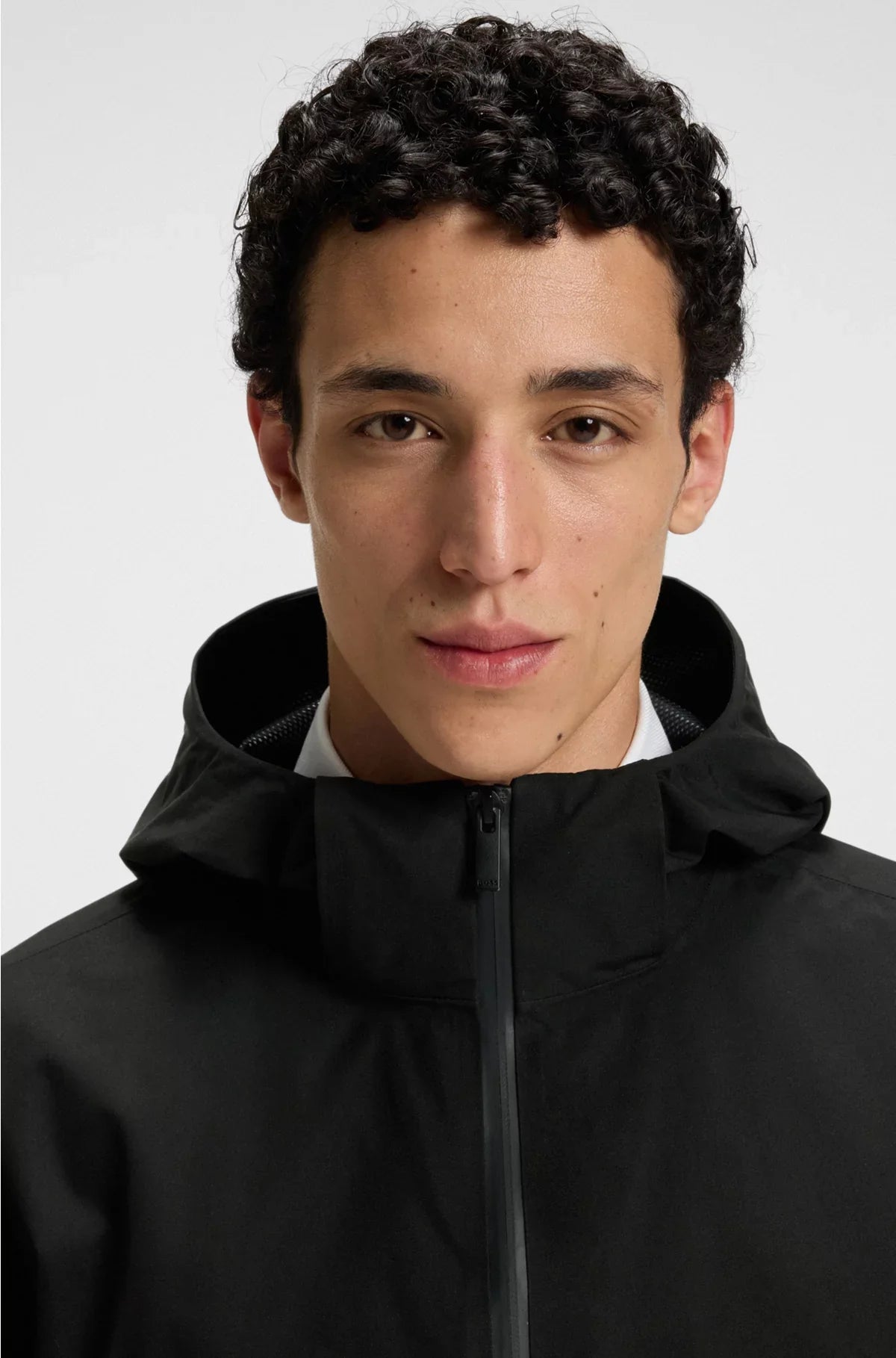 GORE-TEX? WATERPROOF WINDBREAKER JACKET WITH INNER ZIPPED POCKET