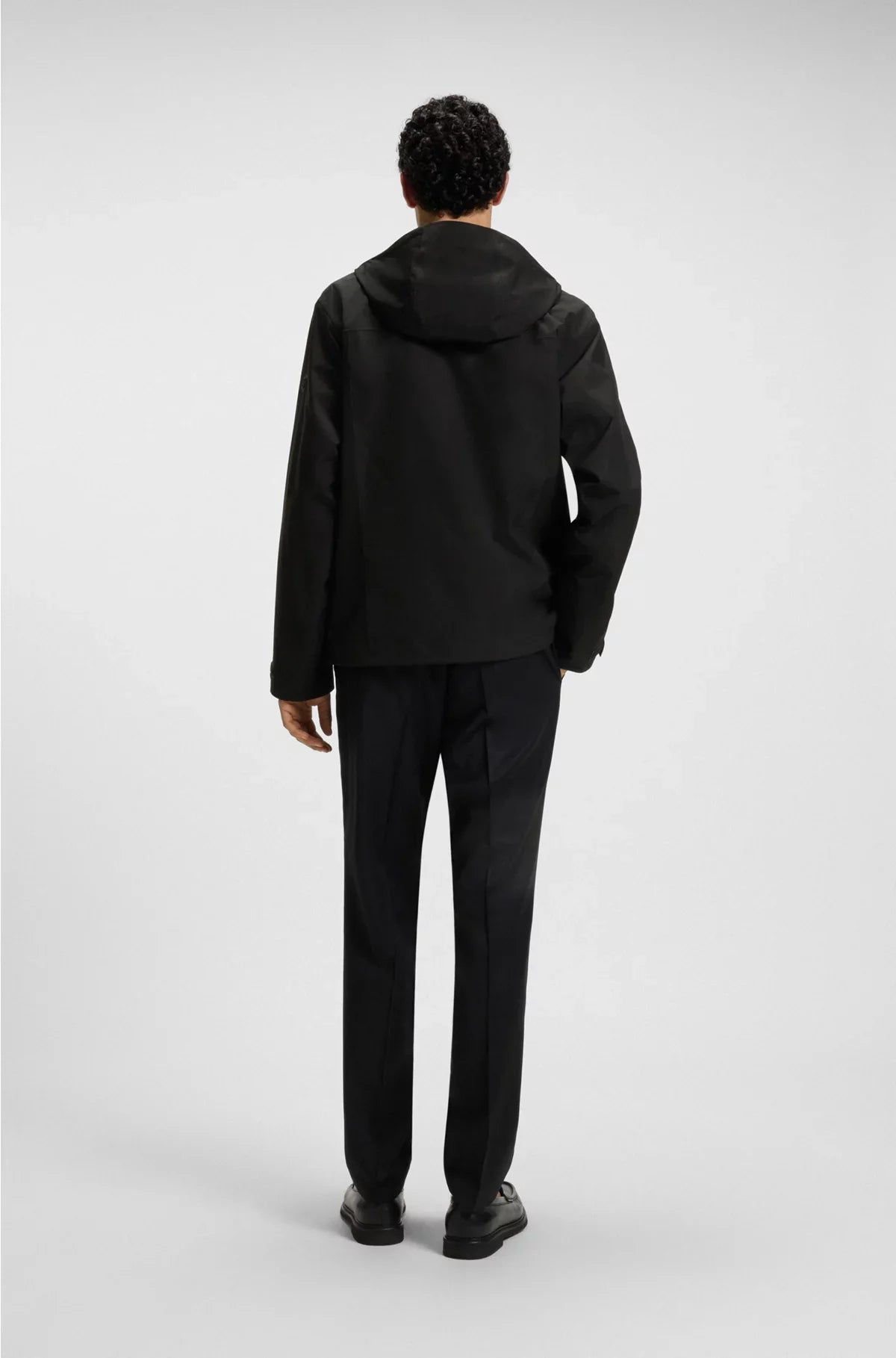 GORE-TEX? WATERPROOF WINDBREAKER JACKET WITH INNER ZIPPED POCKET