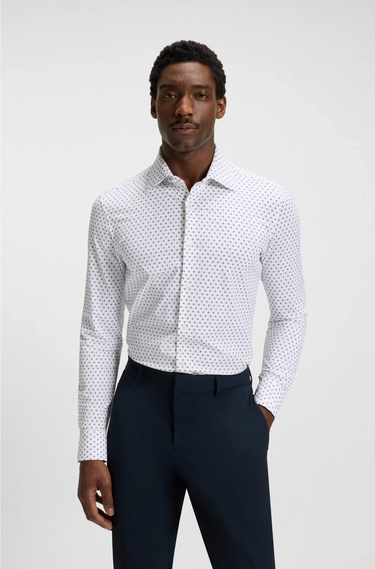 CAMICIA SLIM-FIT IN TESSUTO PERFORMANCE-STRETCH DI PRODUZIONE ITALIANA