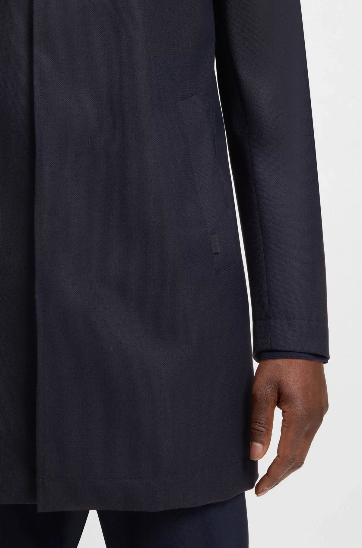 COAT WITH CONCEALED CLOSURE
