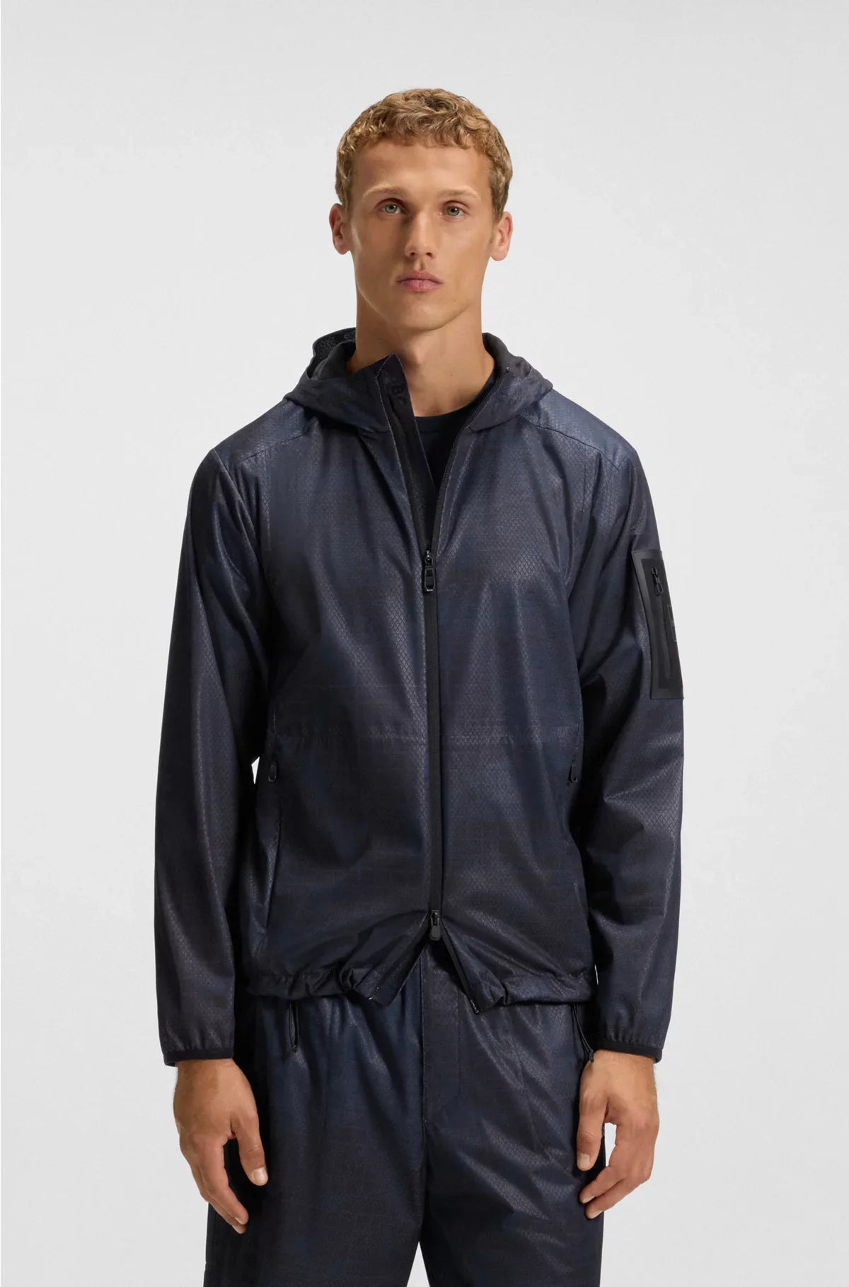 PARKA CON CAPPUCCIO ATTIVO CON STAMPA ALL-OVER