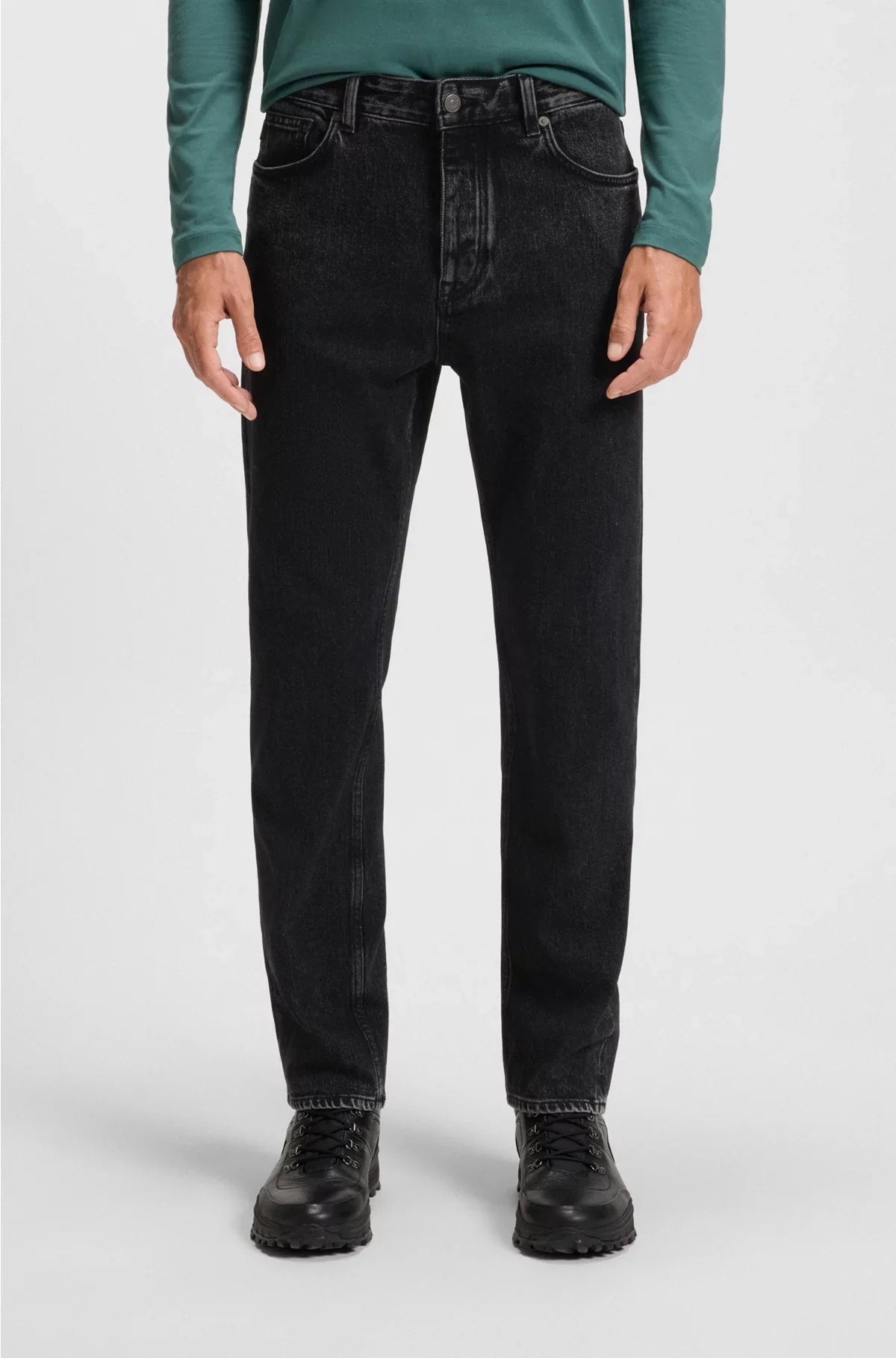 REGULAR-FIT JEANS IN BLACK COMFORT-STRETCH DENIM