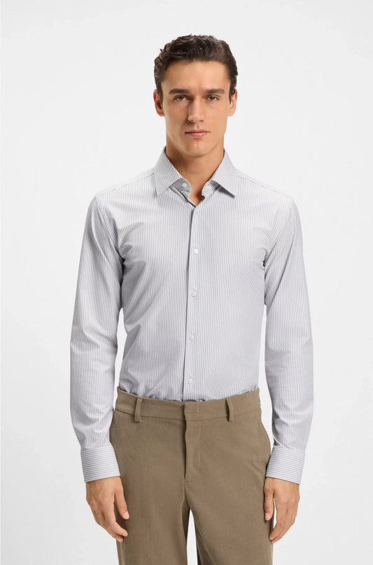 SLIM-FIT SHIRT IN STRIPED PERFORMANCE-STRETCH FABRIC