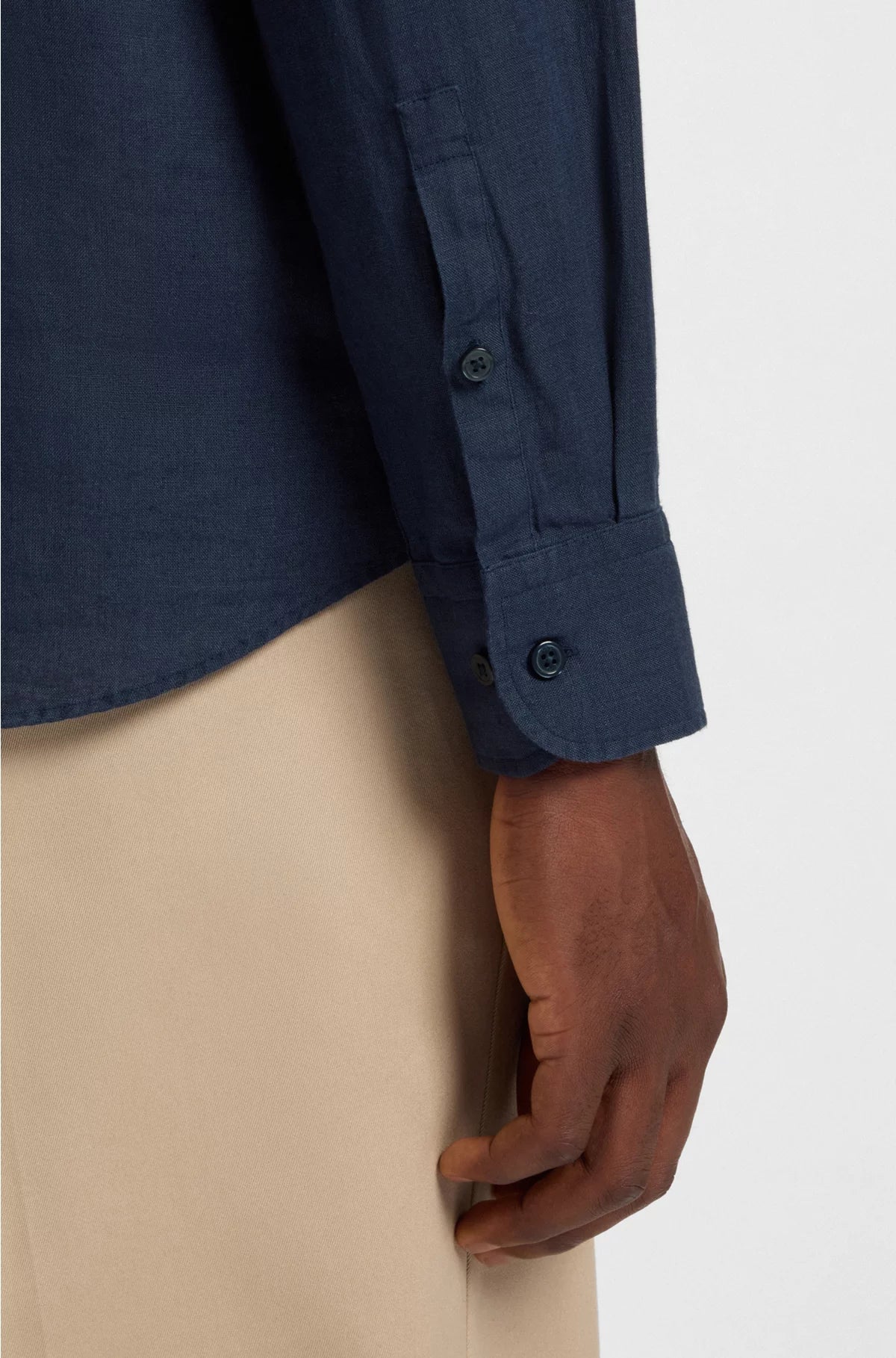 Camicia dalla vestibilità casual in lino con colletto a vela