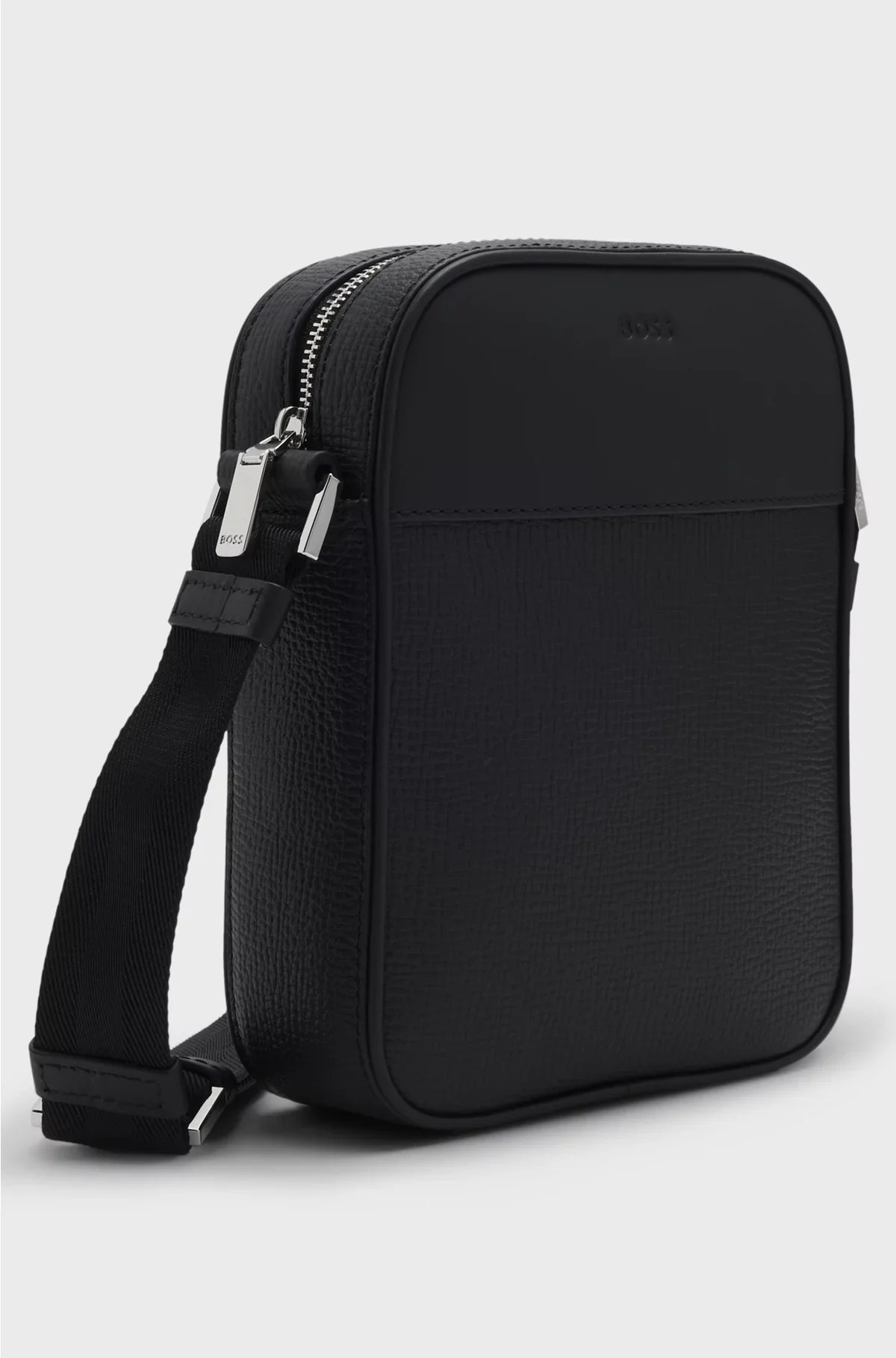 REPORTER BAG IN PLAIN AND TEXTURED LEATHER