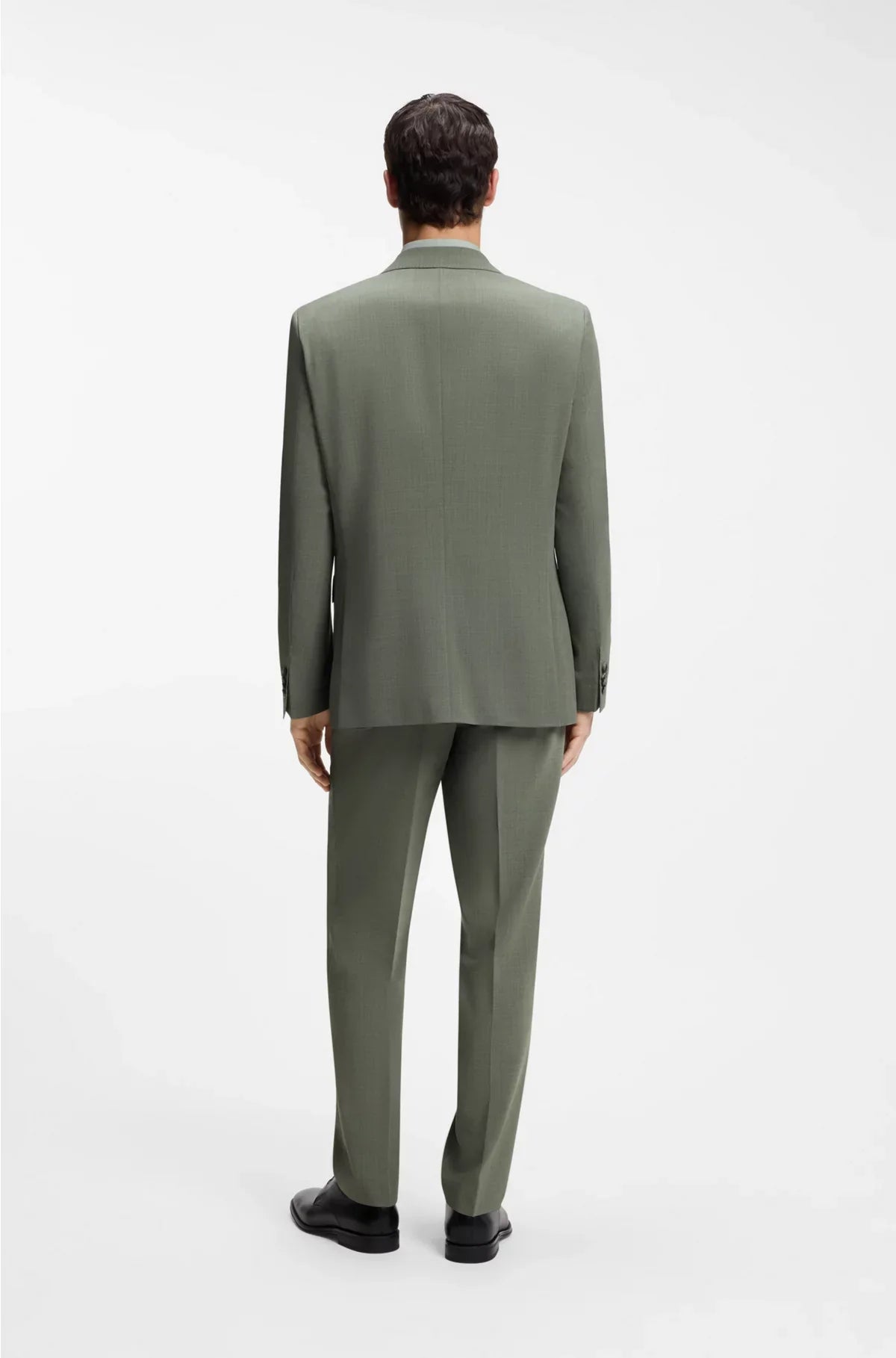 EASY-CARE SUIT IN STRETCH CLOTH WITH WOOL