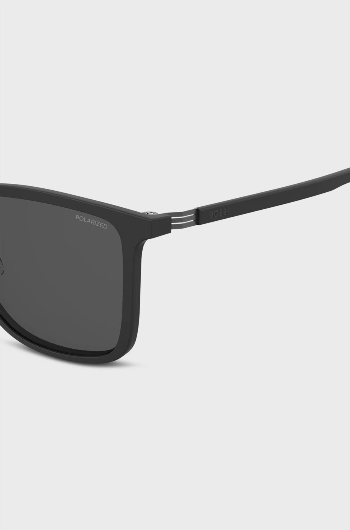 BLACK SUNGLASSES WITH POLARISED LENSES