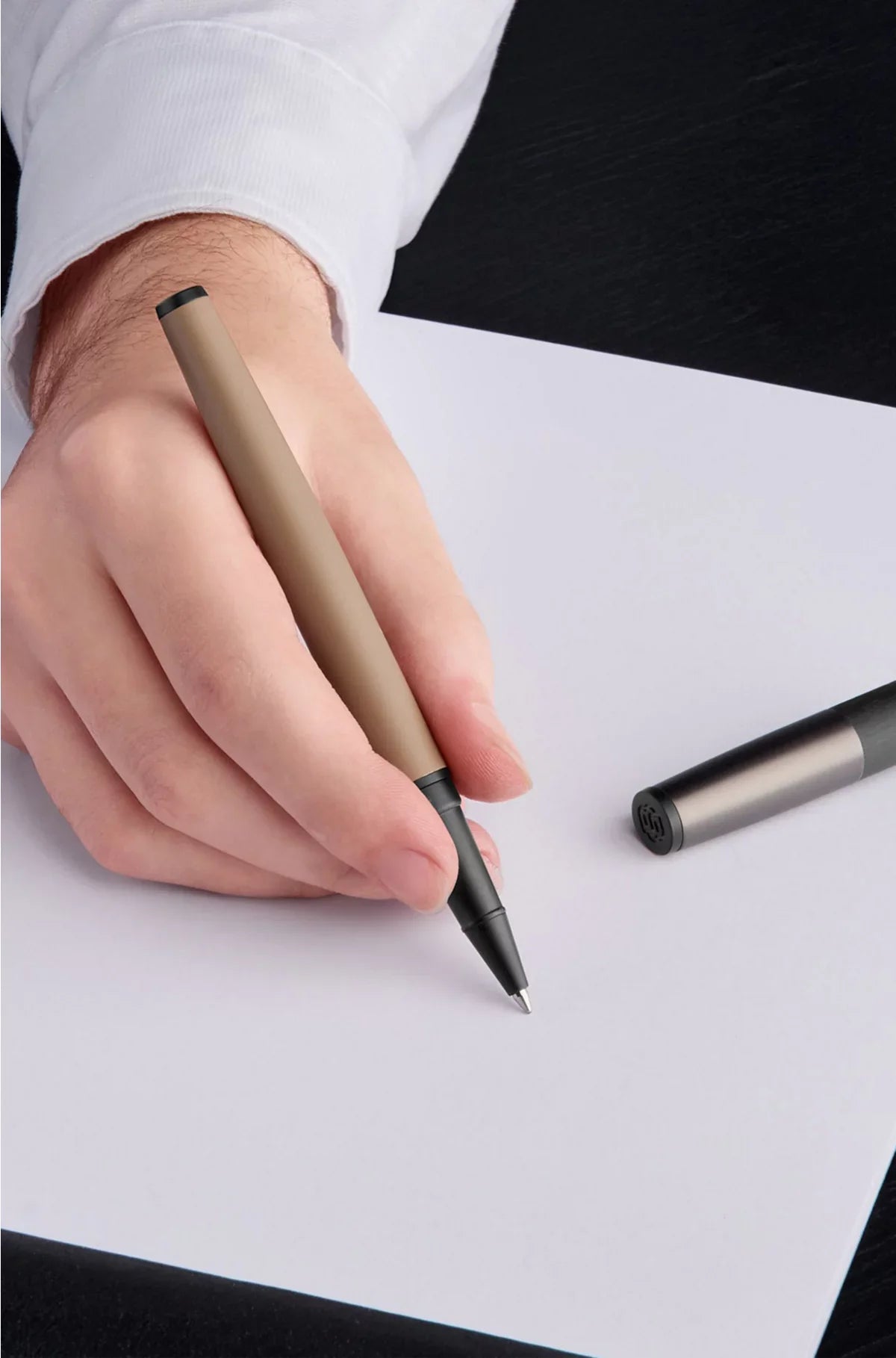 PENNA ROLLER CAMEL-BARREL CON CAPPUCCIO LOGATO
